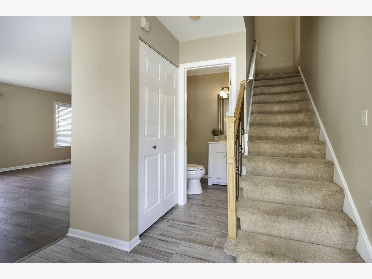 Townhomes Sold Woodcreek Clarendon Hills Illinois, 584 Willowcreek