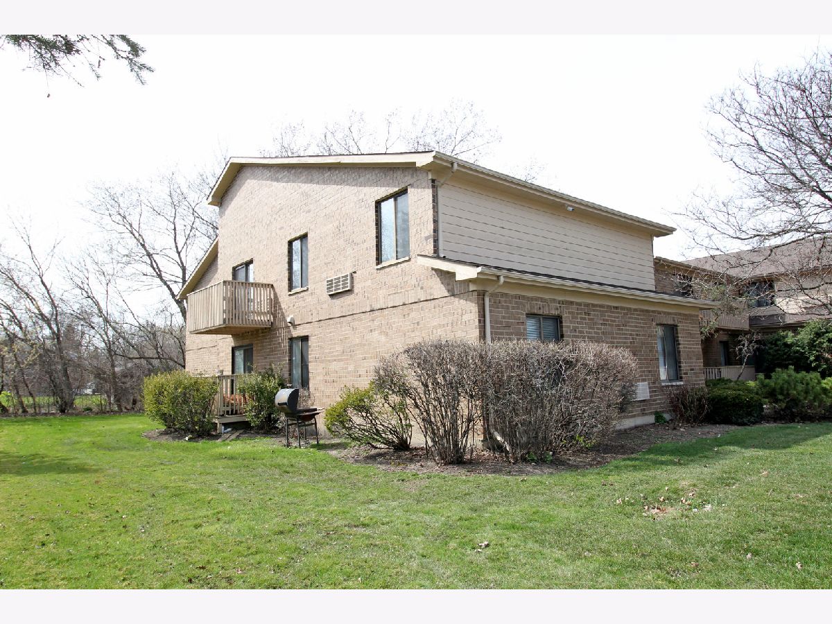 Condominiums Rented Royal Oak Grayslake Illinois, 33670 Royal Oak