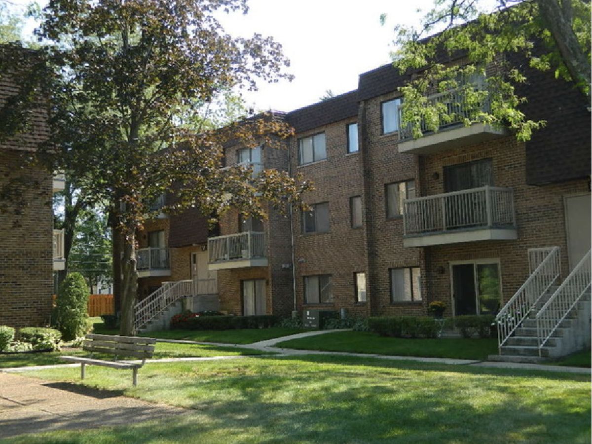 Condominiums Rented Central Village Mount Prospect Illinois, 611 Central