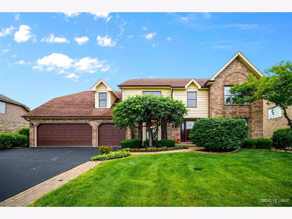 Homes & Condominiums Sold Carriage Green Darien Illinois, 1516 Willow Creek