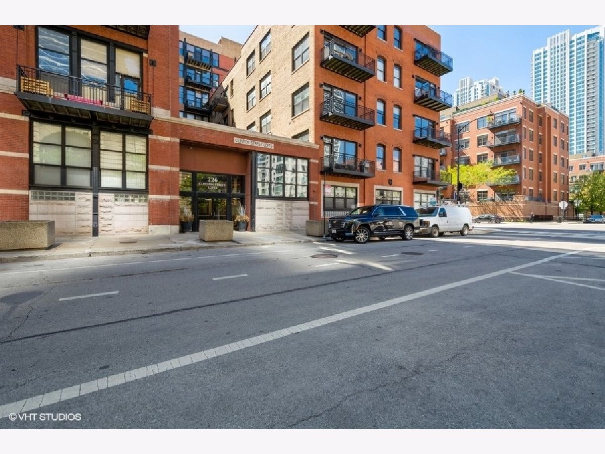 Condos & Townhomes Rented Clinton Street Lofts Chicago Illinois, 226 Clinton