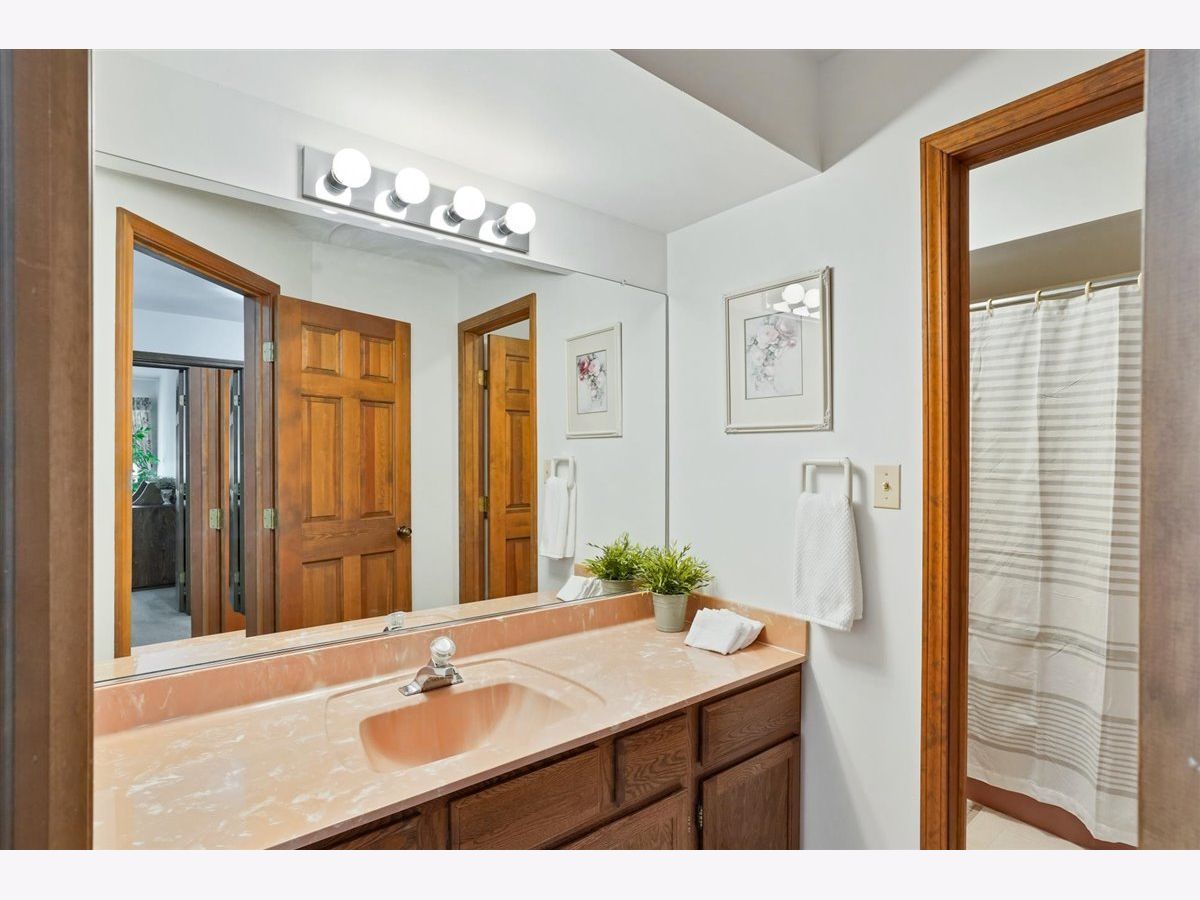 Homes Sold Greenbriar Glen Glen Ellyn Illinois, 21W674 Clifford