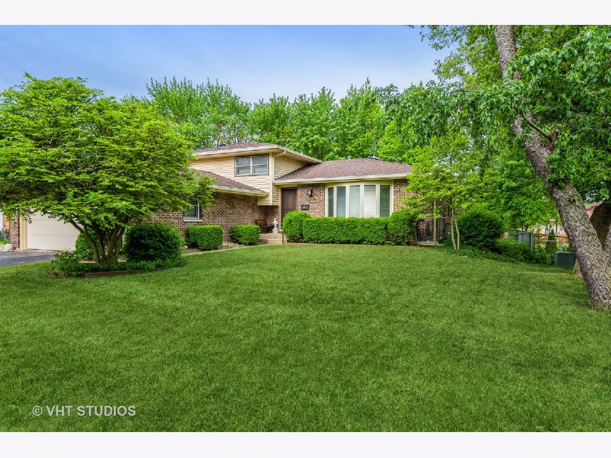 Homes & Condominiums Sold Country Meadows Crystal Lake Illinois, 542 Eletson