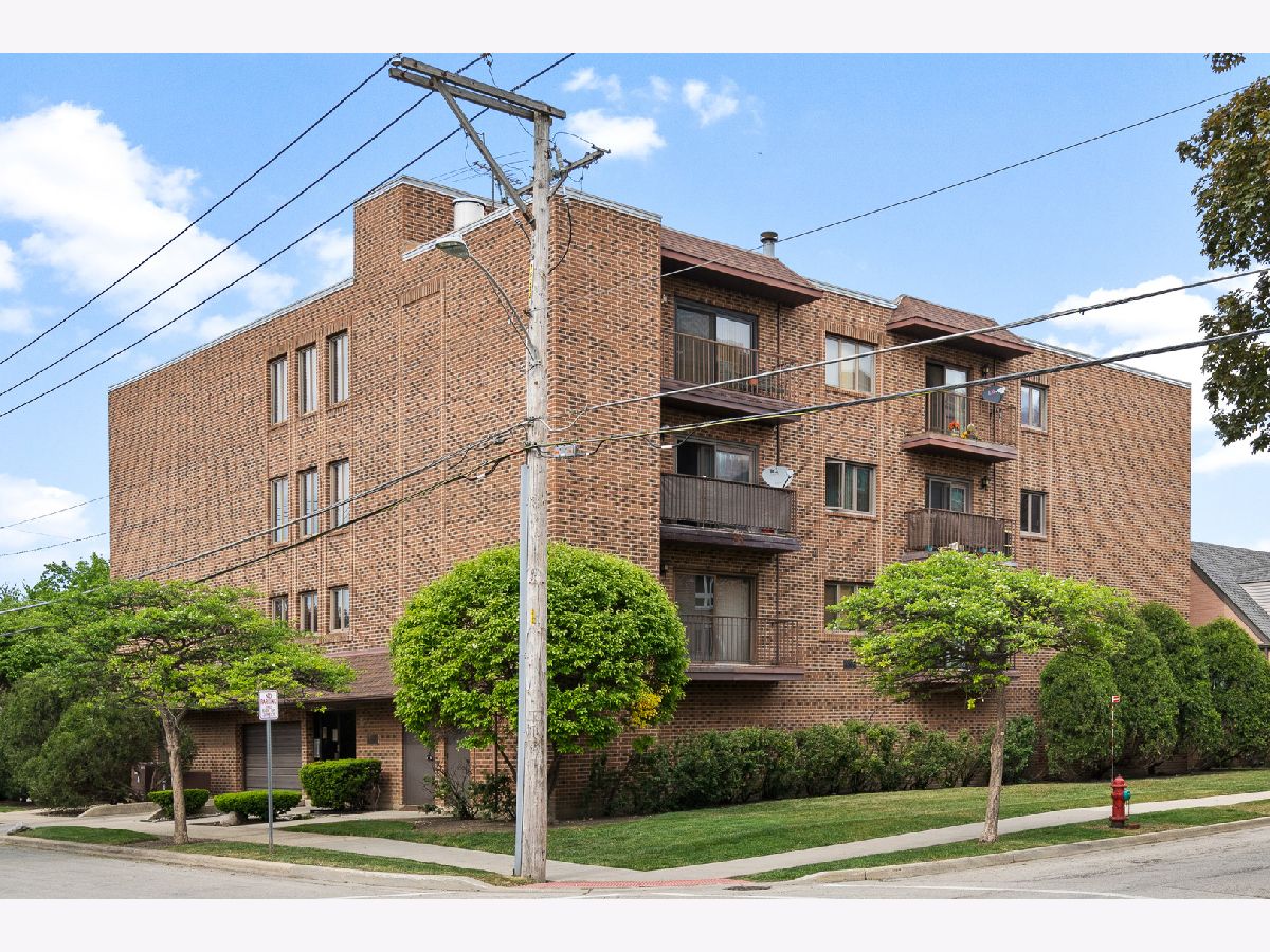 Condominiums Sold Laurel Canyon Des Plaines Illinois, 1302 Washington