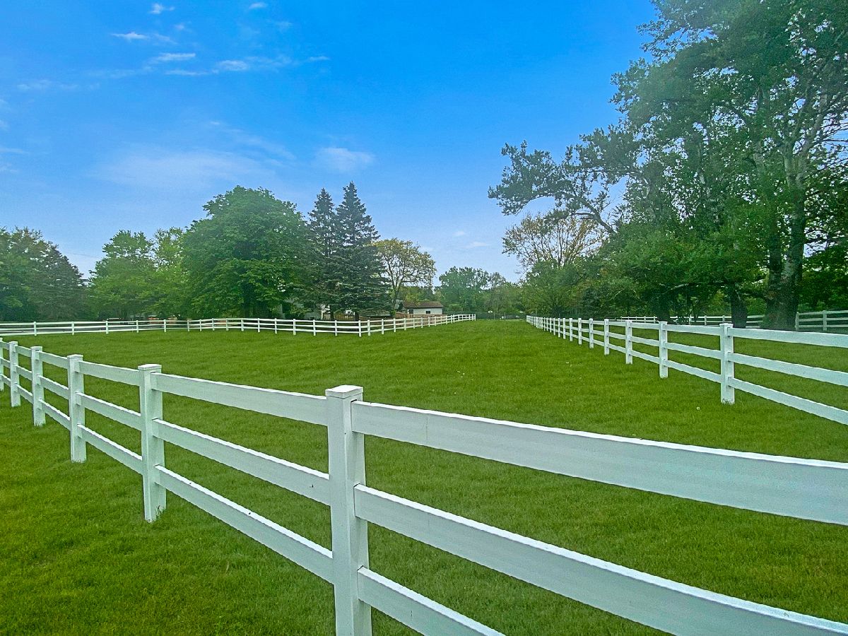 Homes Sold Waynewood West Chicago Illinois, 2N471 Woodcrest