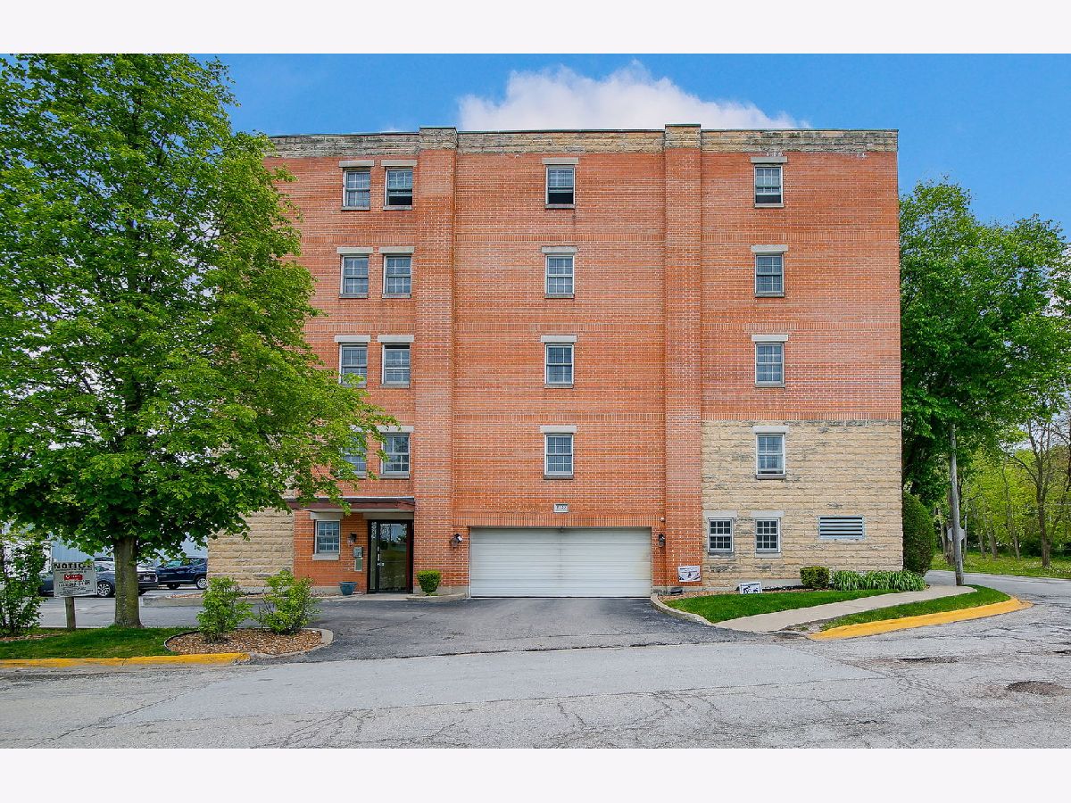 Condominiums Sold Katherine Court Willow Springs Illinois, 8733 Willow