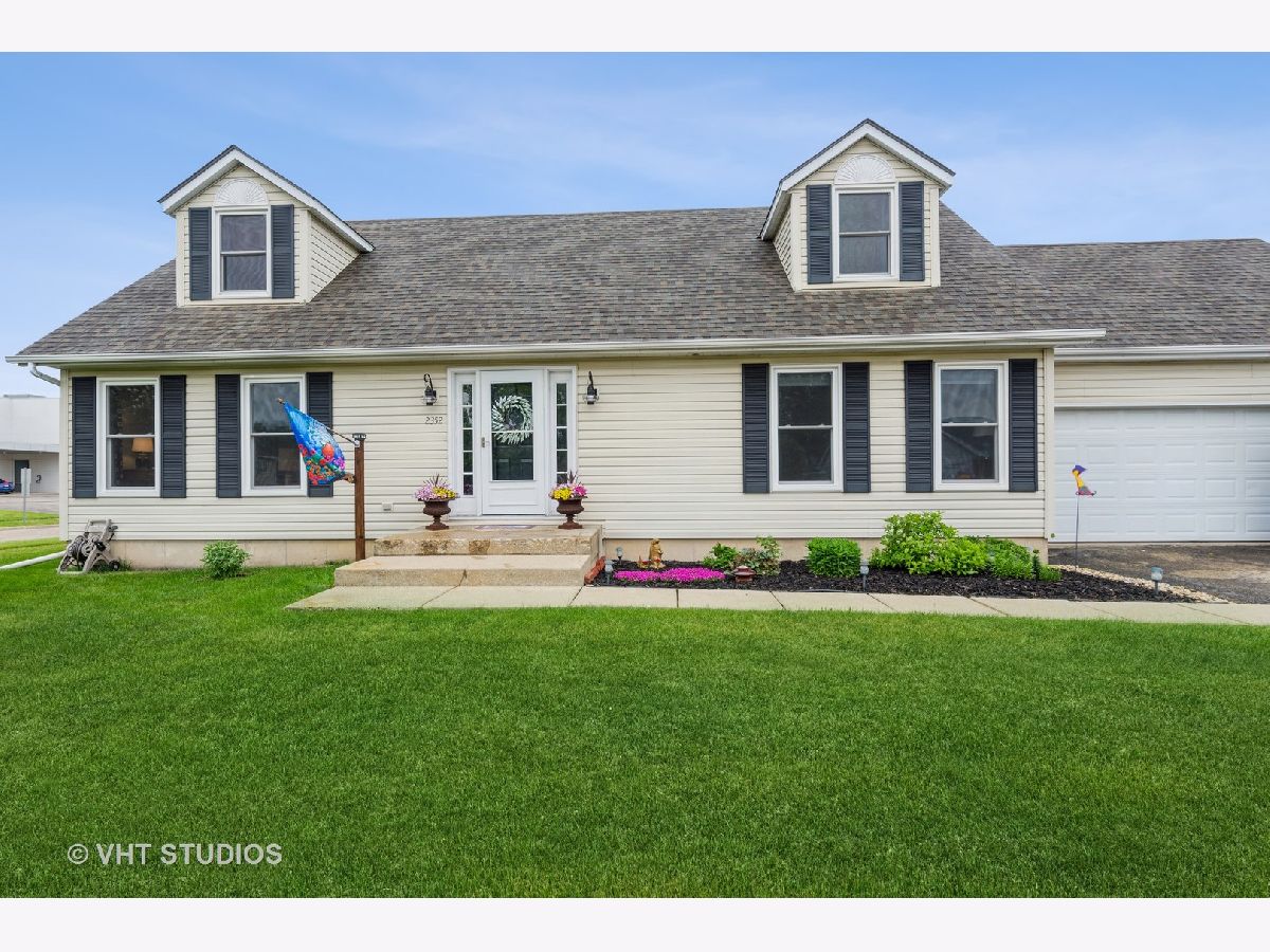 Homes Sold Meadow Creek Sycamore Illinois, 2352 Glen