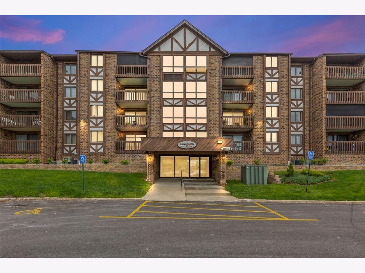 Condominiums Sold Lawncastle Cove Oak Lawn Illinois, 10441 Circle