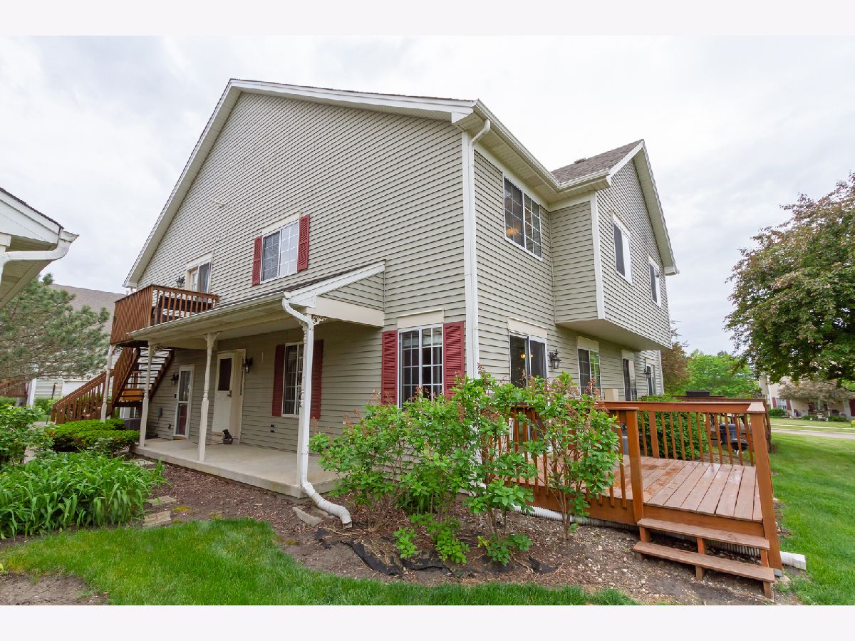 Townhomes Sold Village Creek Lake In The Hills Illinois, 164 Village Creek