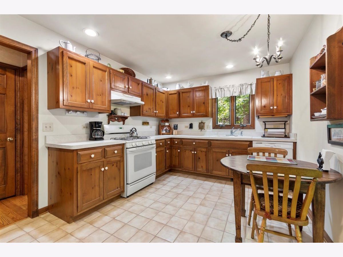 Homes Sold Canterbury Woods Batavia Illinois, 2S808 Banbury
