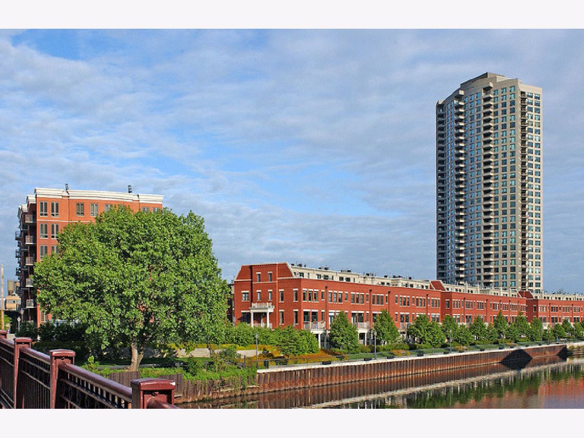 Condos & Townhomes Sold Kinzie Park Midrise Chicago Illinois, 400 Clinton