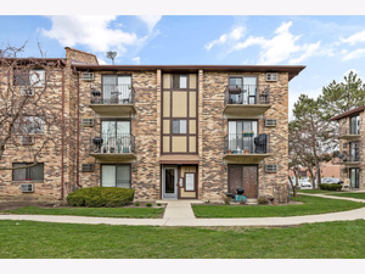 Condominiums Rented Klein Creek Carol Stream Illinois, 320 Klein Creek
