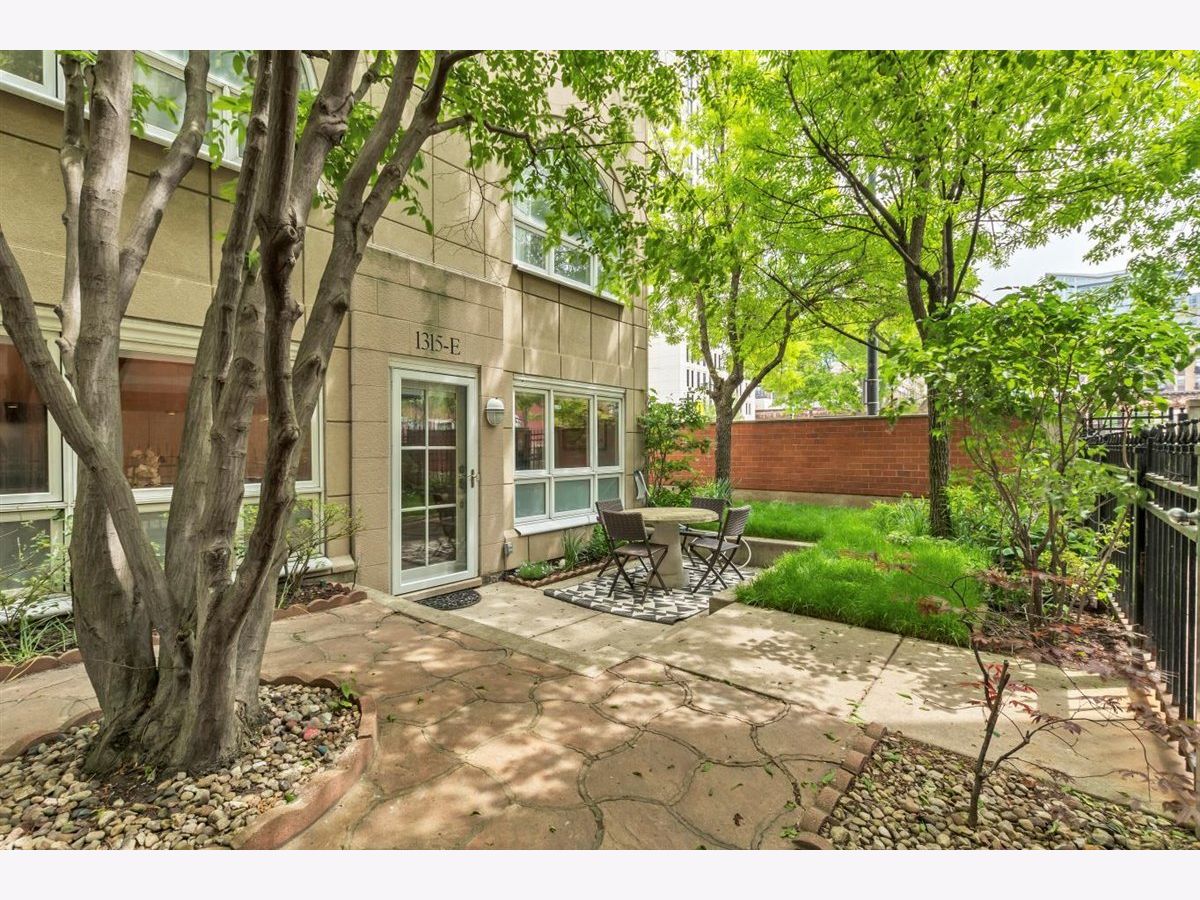 Townhomes Sold Newgate Square Chicago Illinois, 1315 Plymouth