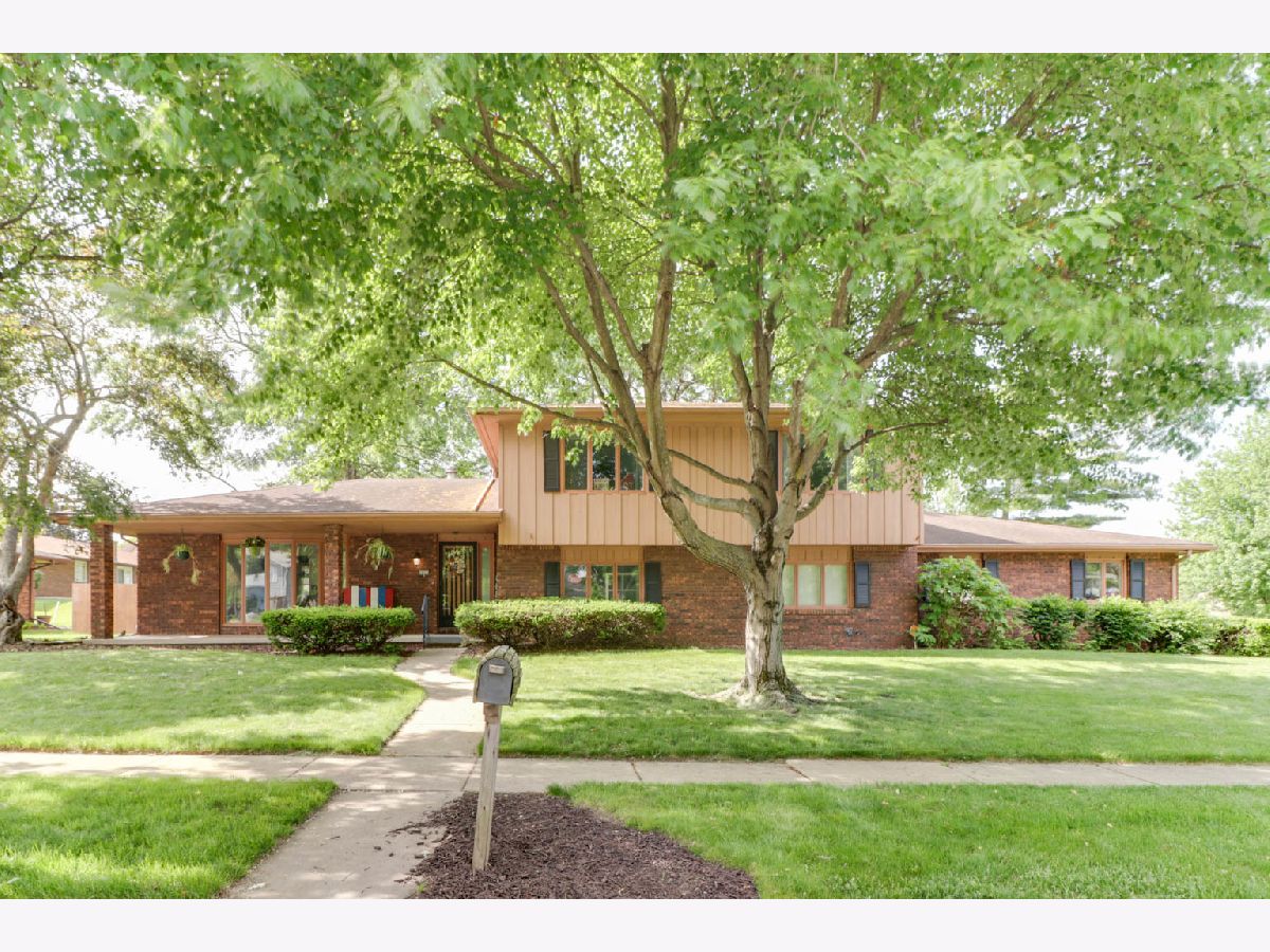 Homes & Condos & Townhomes Sold Williamsburg Bloomington Illinois, 2603 Wellington