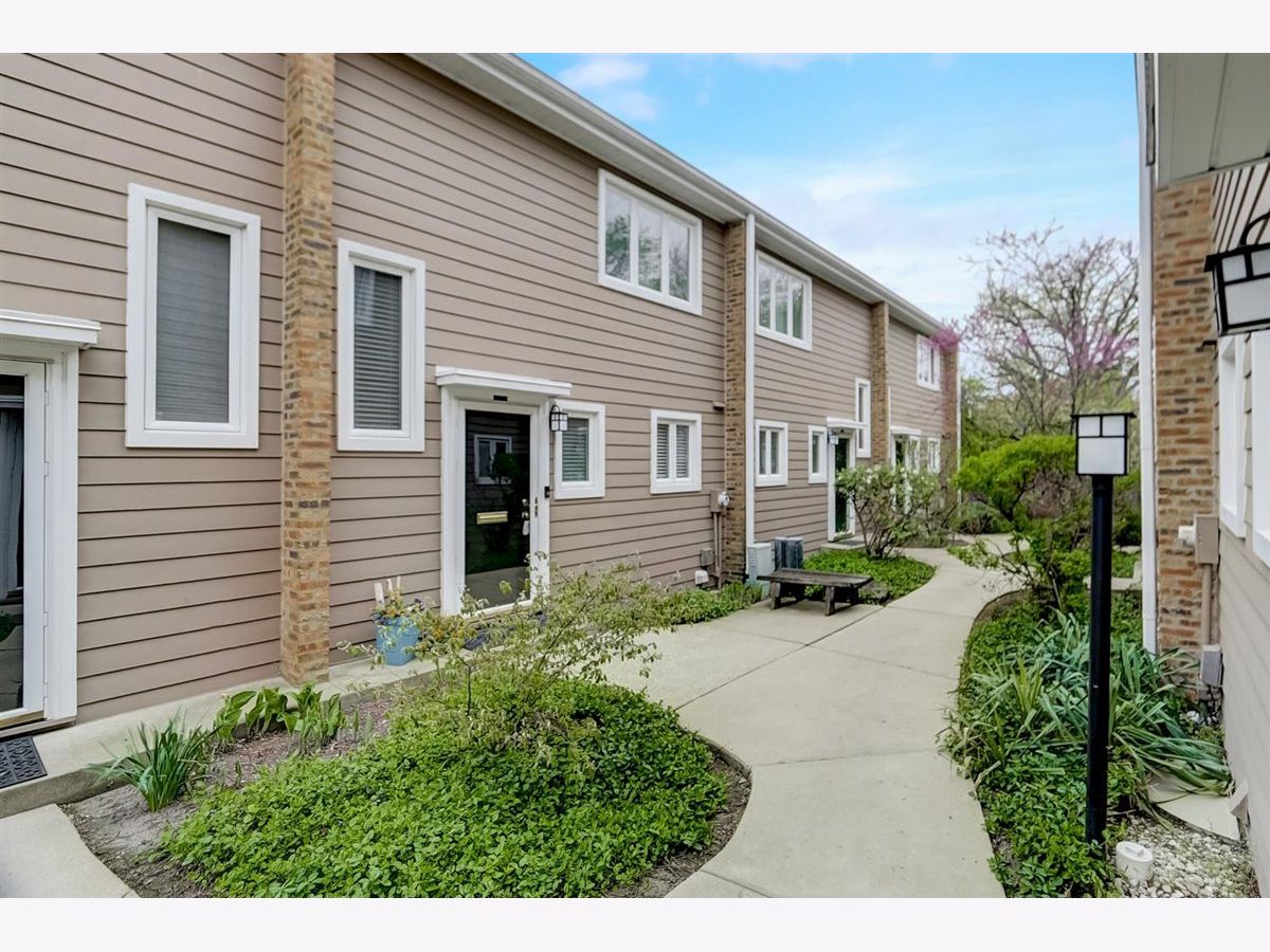 Townhomes Sold Hawthorn Place Glencoe Illinois, 313 Hawthorn