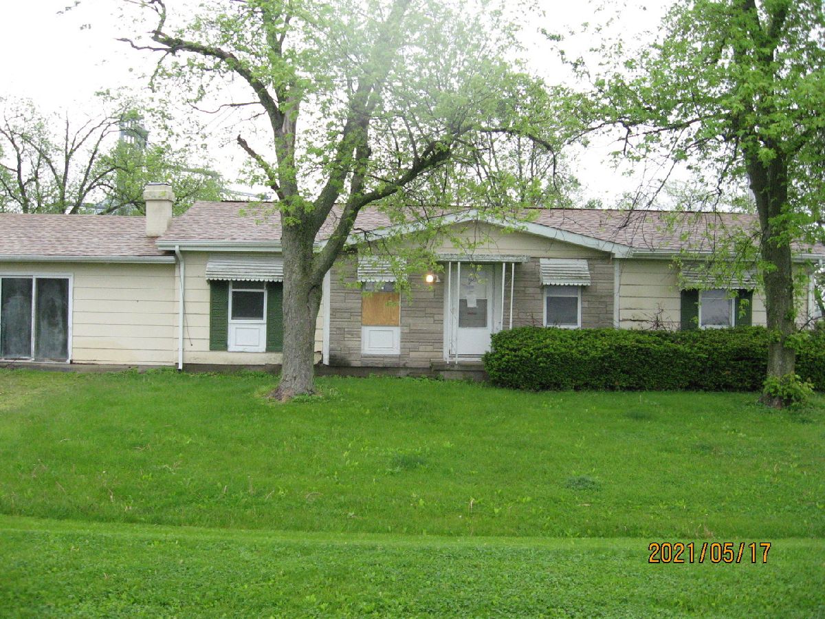  Sold Anchor Illinois, 106 West