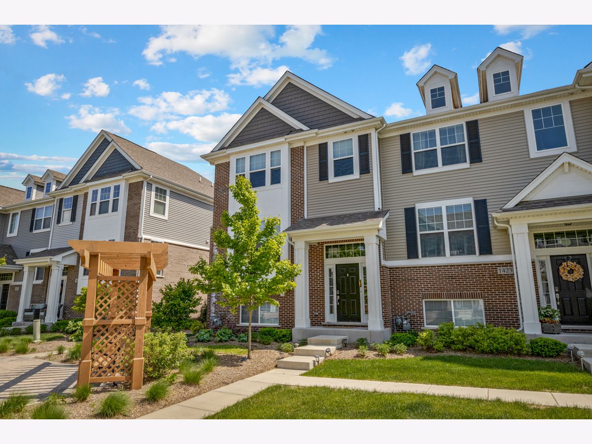 Townhomes Sold Bauer Place Naperville Illinois, 1421 Charles