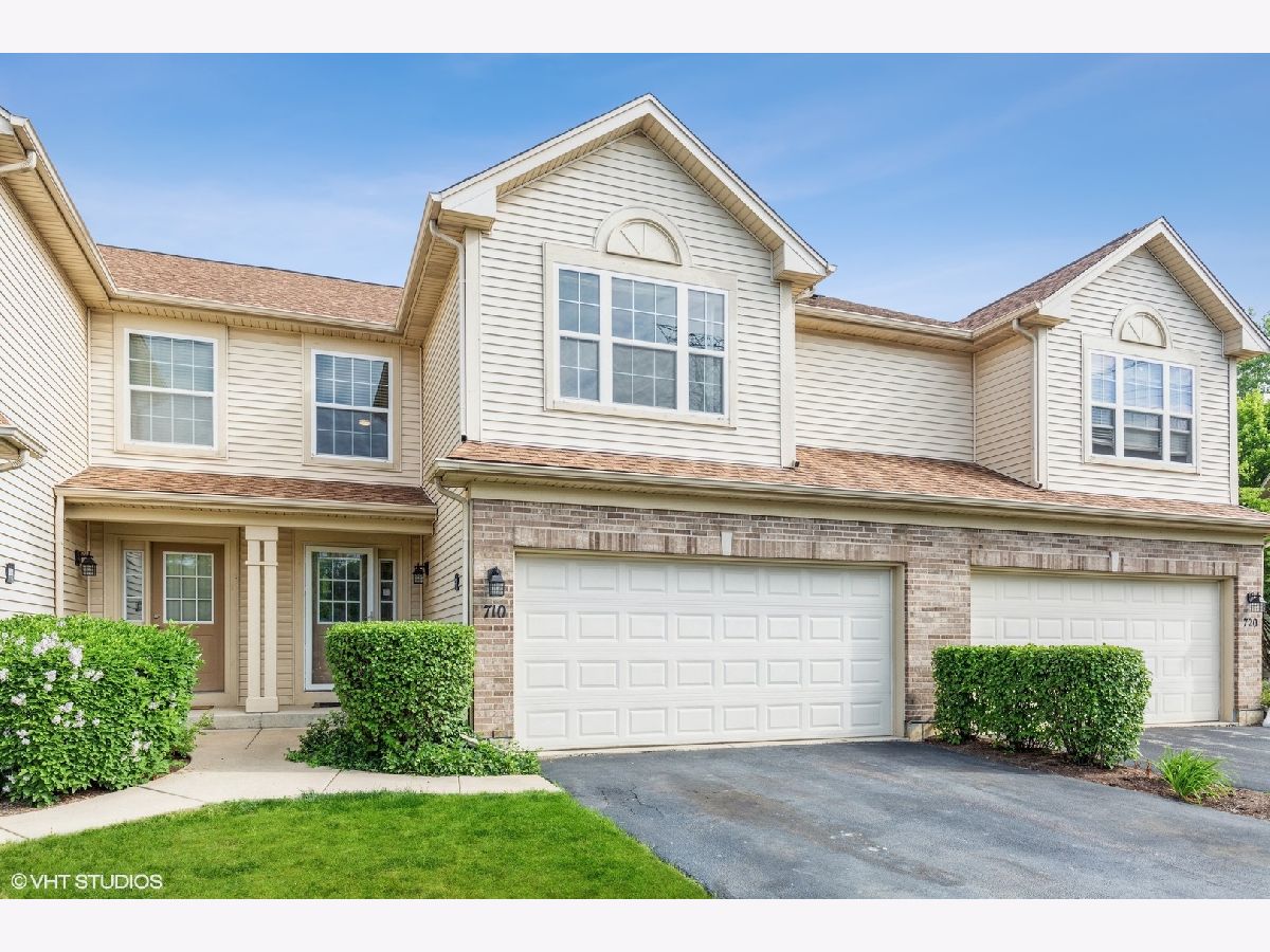 Townhomes & Homes Sold Countryfield Townes Elgin Illinois, 710 Countryfield