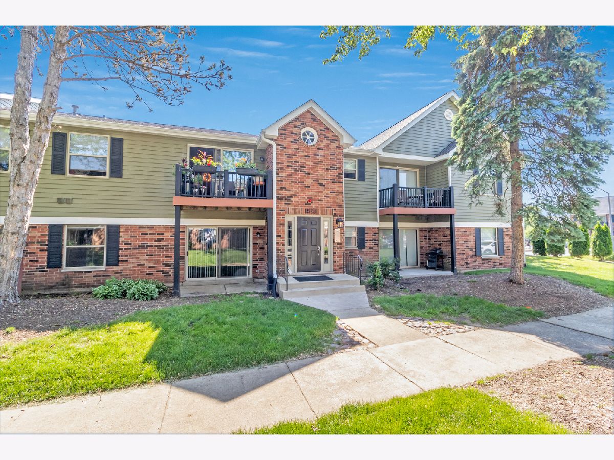 Chantecleer Lakes Naperville IL, Condominiums For Sale & For Rent