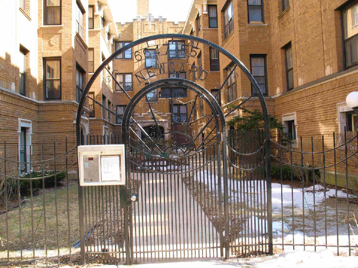 Condos & Townhomes & Homes Rented Rogers Park Chicago Illinois