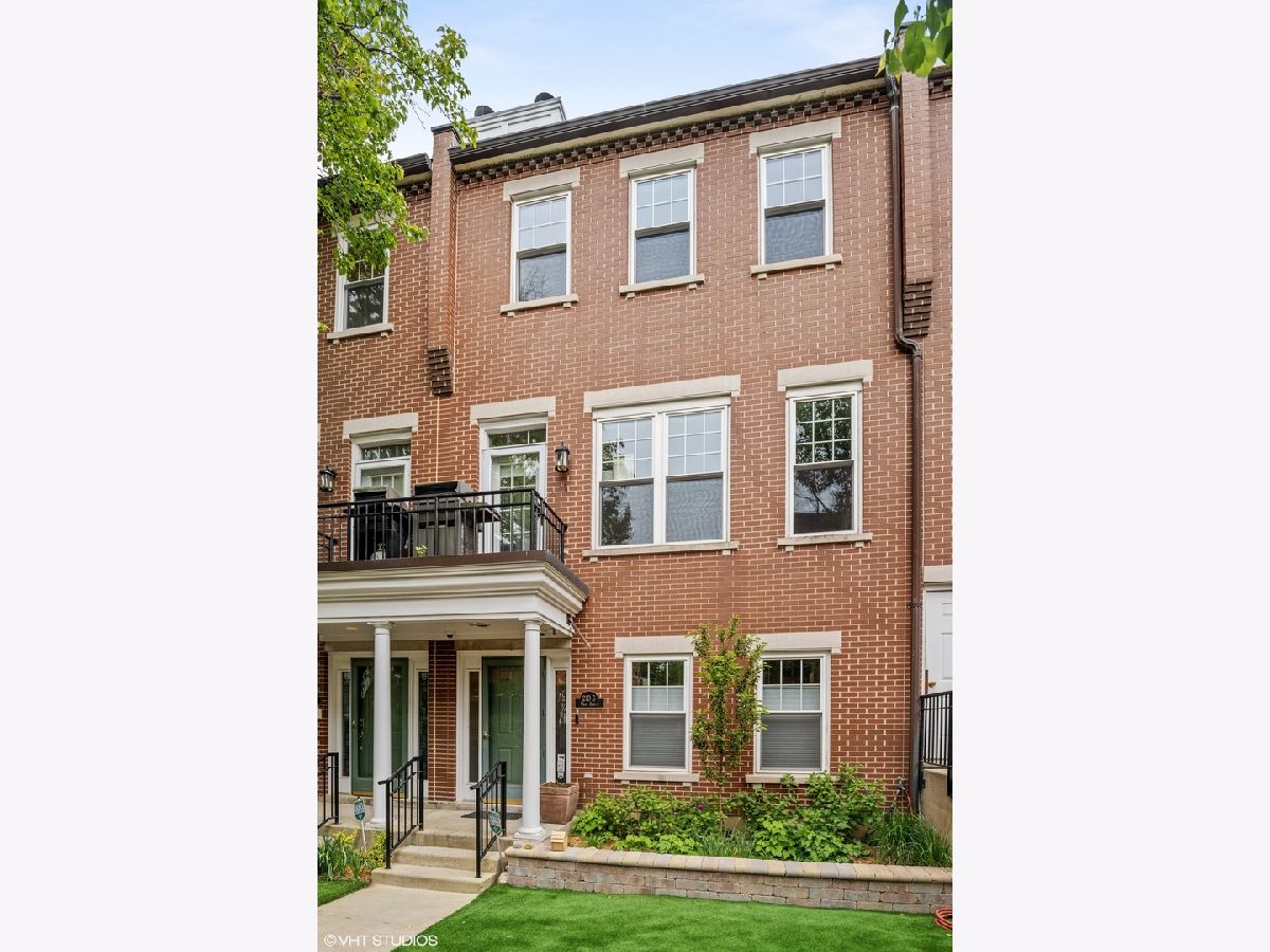 Townhomes & Condos & Homes Sold Old Town Square Chicago Illinois, 210 Scott