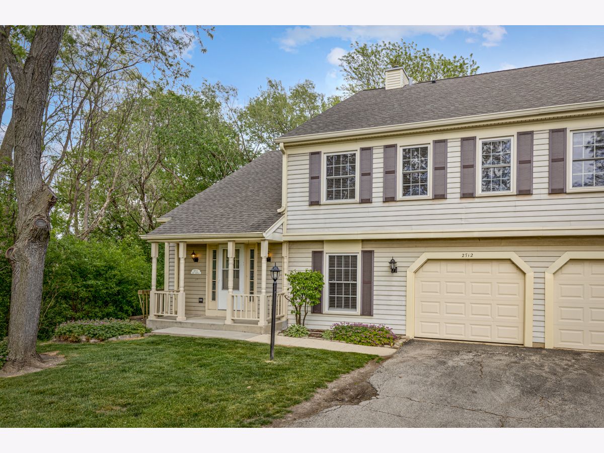 Townhomes & Condos Rented College Hill Schaumburg Illinois, 2712 College Hill