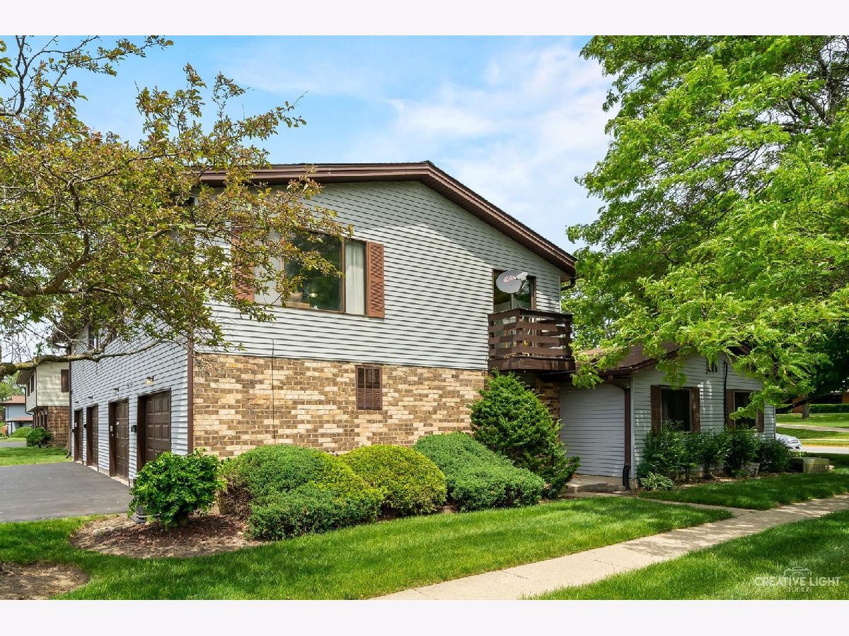 Condominiums Sold Farnswood Aurora Illinois, 1587 Burton