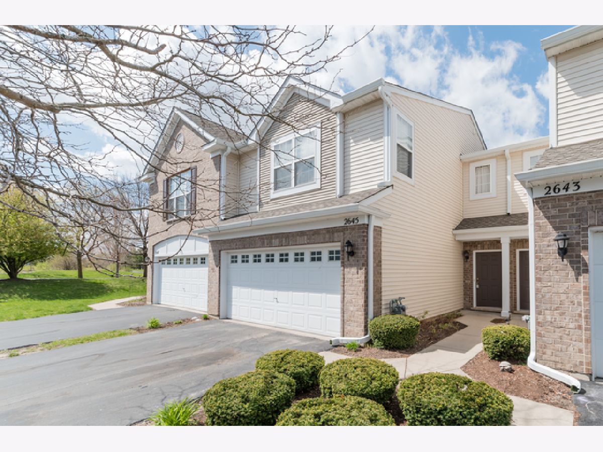 Townhomes Rented Millbrook At Canterbury Algonquin Illinois, 2645 Williamsburg