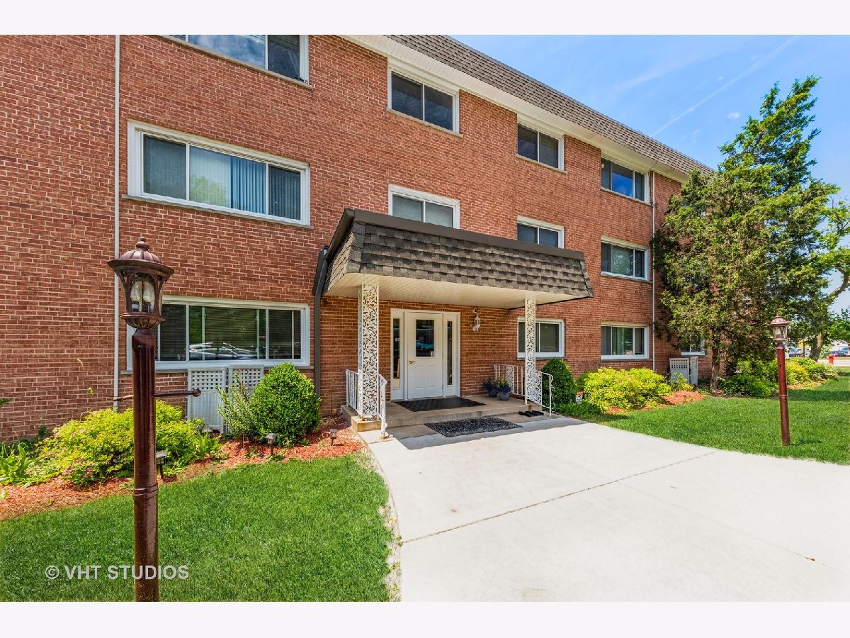 Condominiums Sold Deerview Condos Des Plaines Illinois, 1925 Oakton