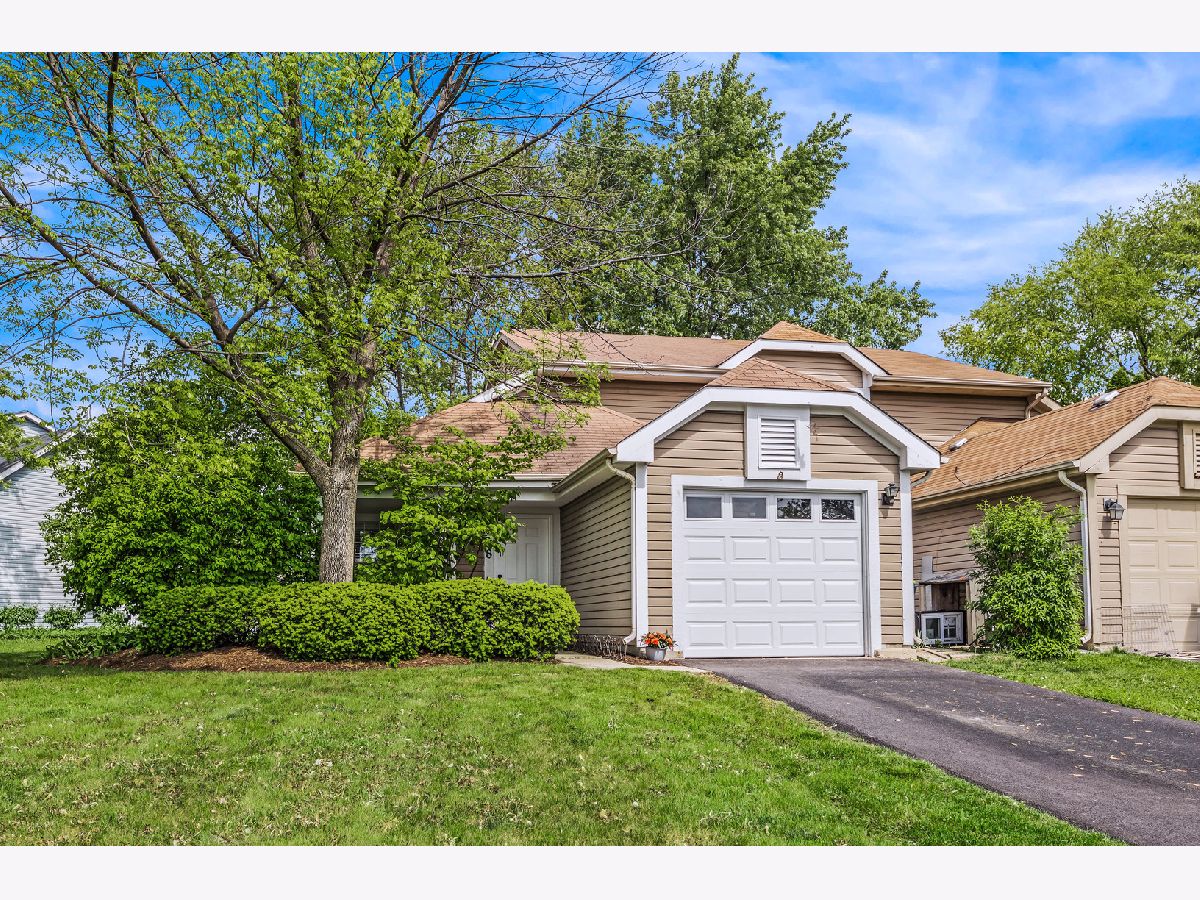 Townhomes & Homes Sold Hunters Crossing Carol Stream Illinois, 1098 Bradbury