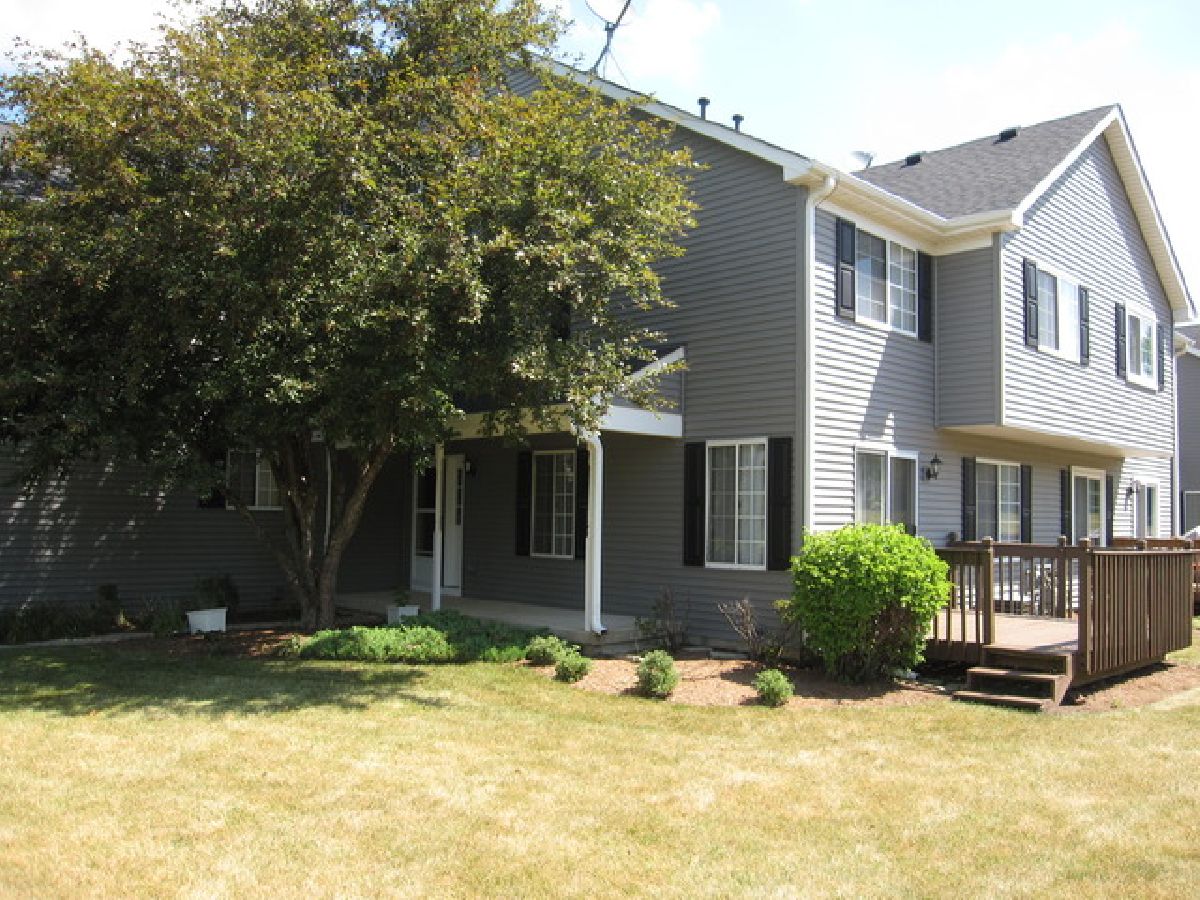 Townhomes & Condos & Homes Rented Woodcreek Village Lake In The Hills Illinois, 413 Village Creek