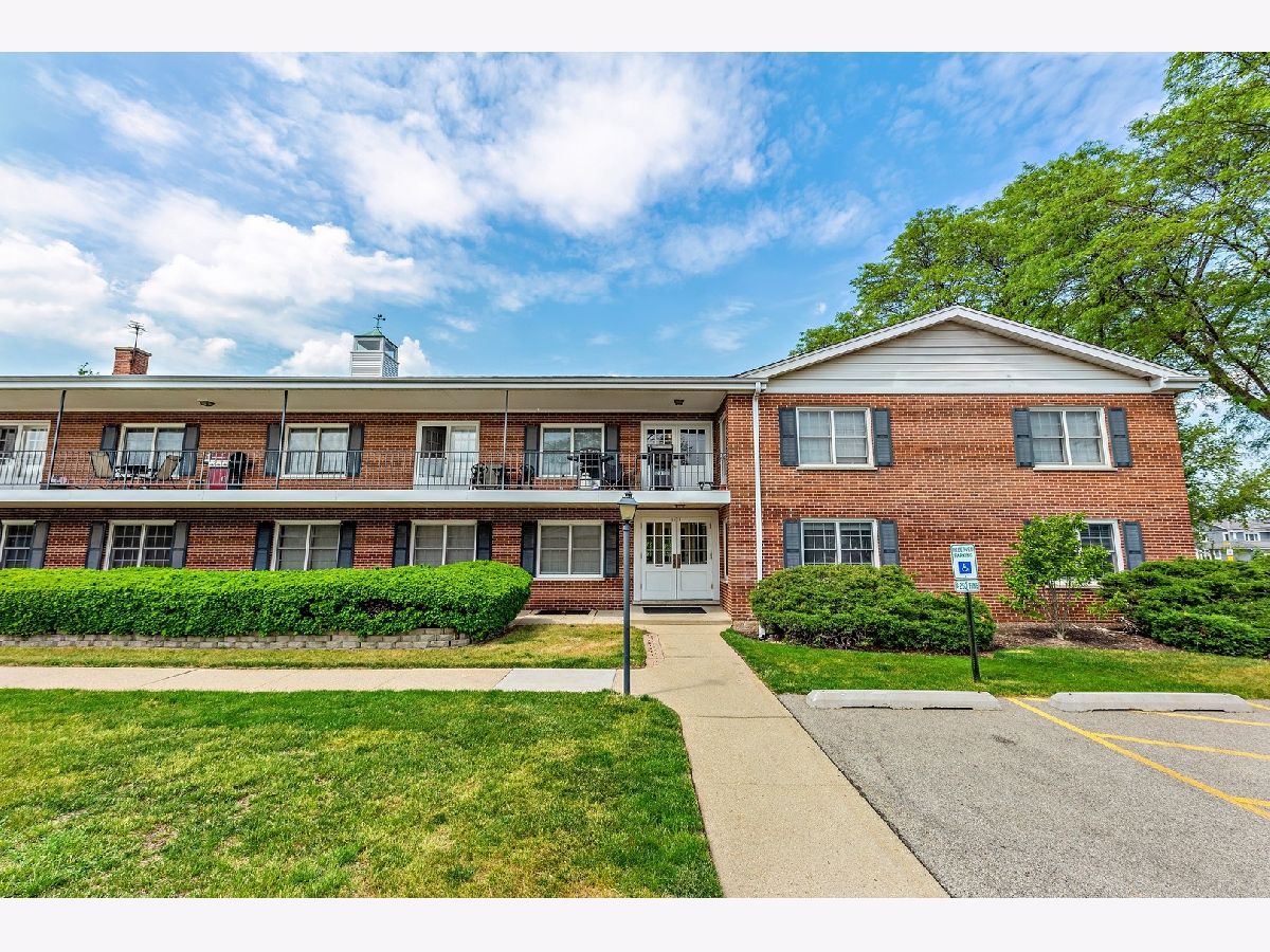 Condominiums Sold Cambridge Court Northbrook Illinois, 2812 Dundee