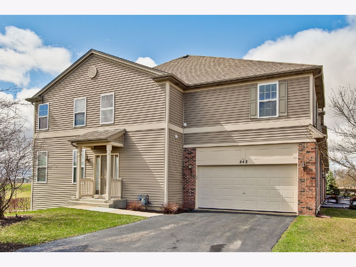 Homes & Townhomes Rented Ashton Pointe Crystal Lake Illinois, 842 Oak Hollow