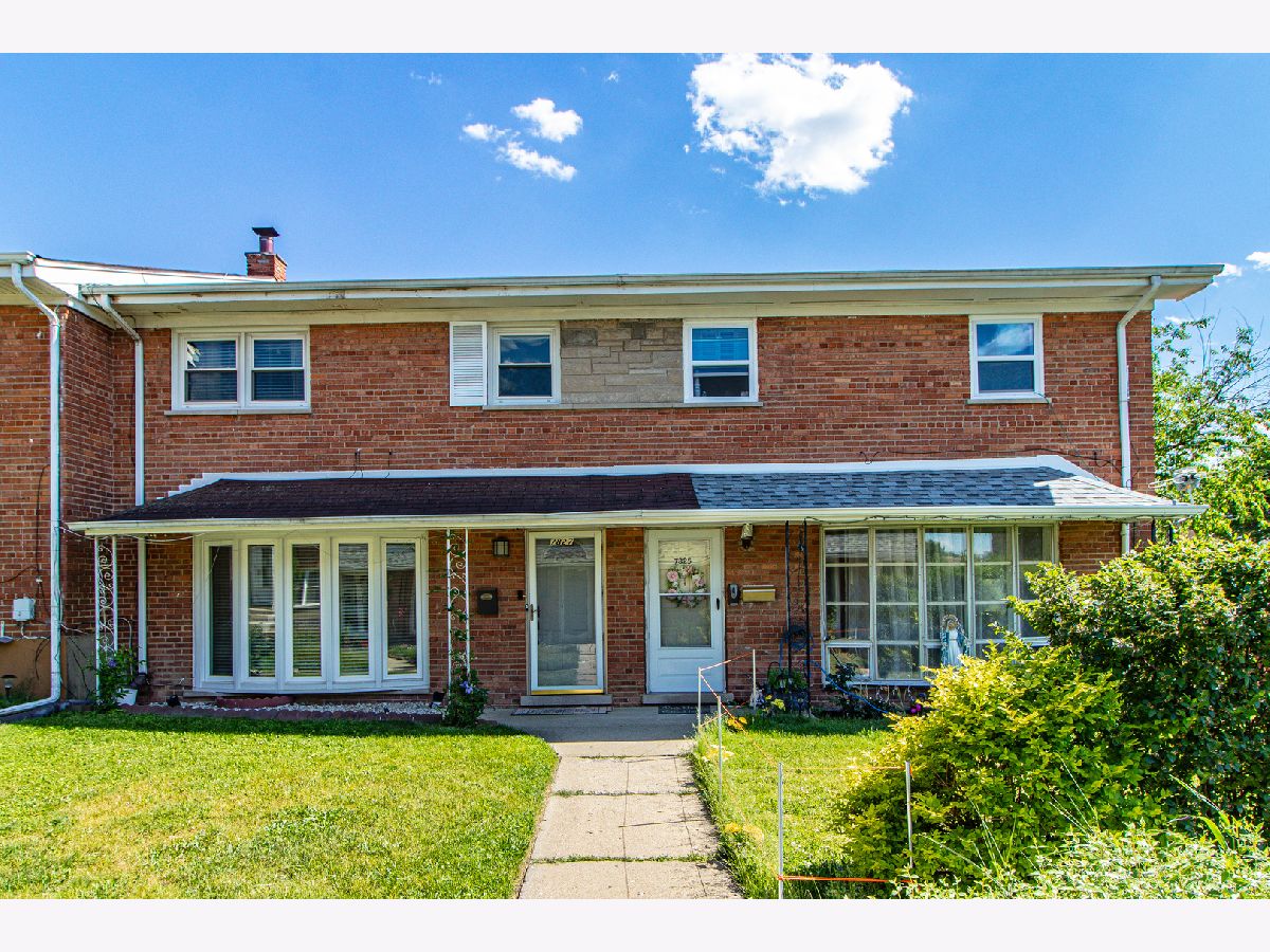 Townhomes & Homes Sold Lawrencewood Garden Niles Illinois, 7827 Nordica