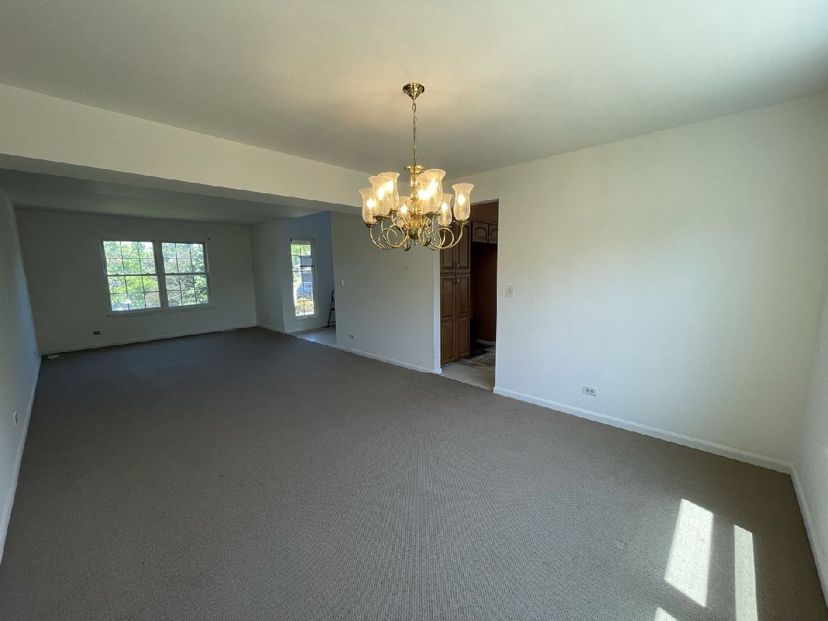 Homes & Condos & Townhomes Sold Crystal Creek Lake In The Hills Illinois, 951 Creekview