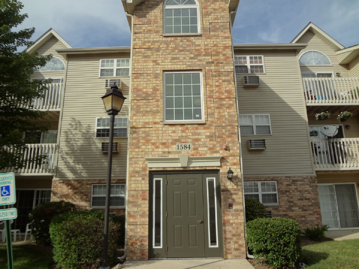 Fairfield Village Round Lake Beach IL, Condos & Townhomes For Sale