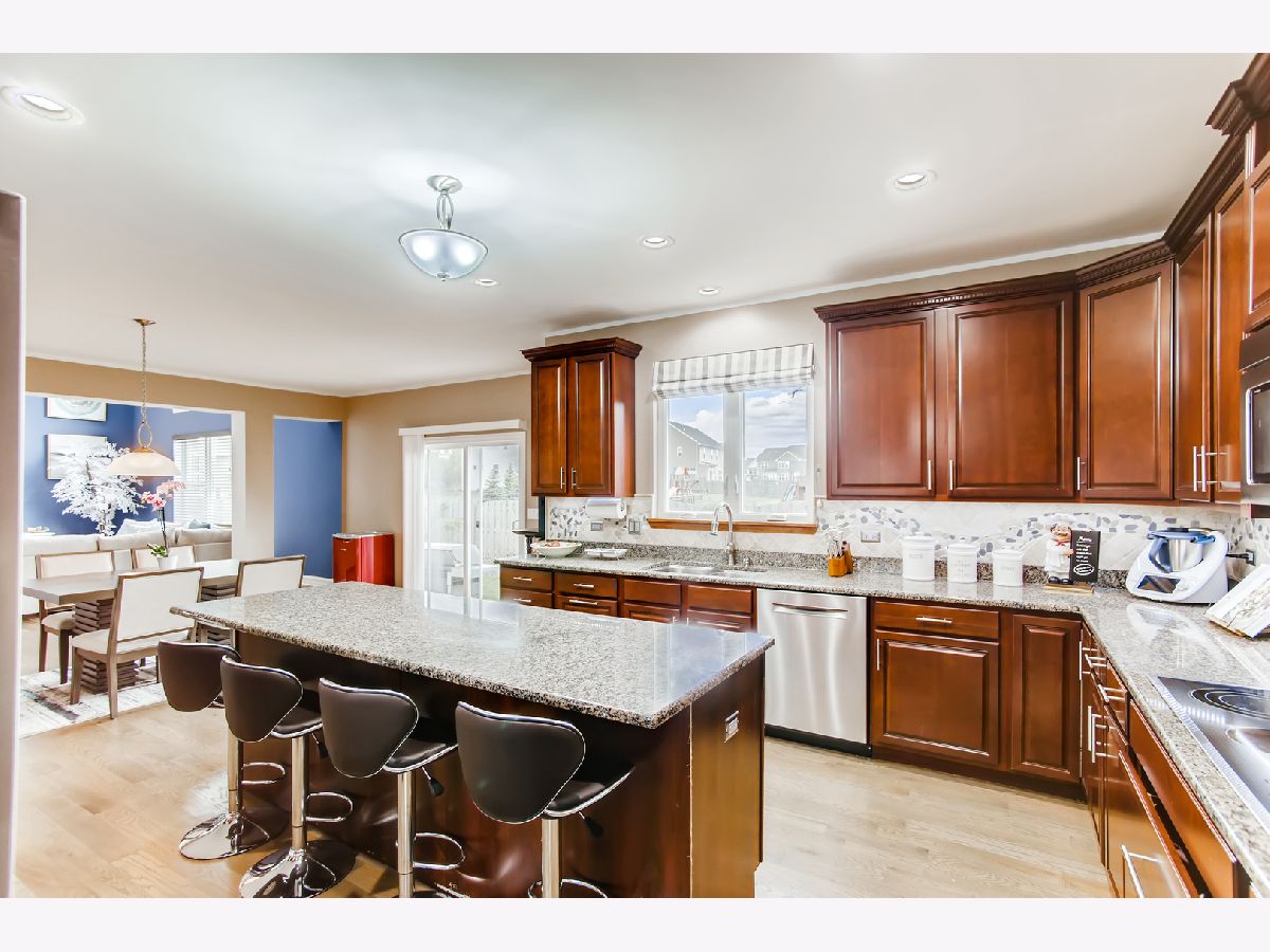 Homes Sold Prairie Trail Lake Villa Illinois, 677 Wildrose