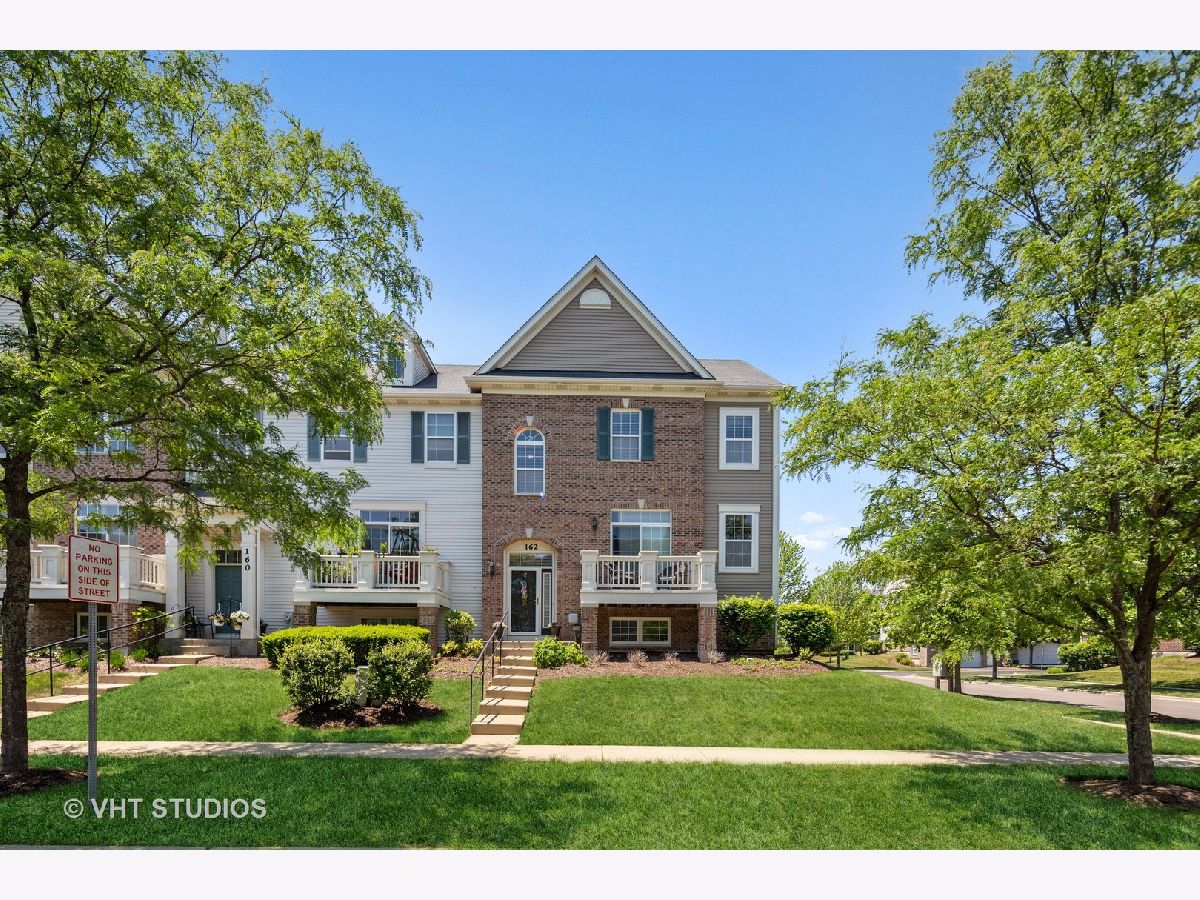 Fountains At Town Center Carol Stream IL, Townhomes & Condos For Sale