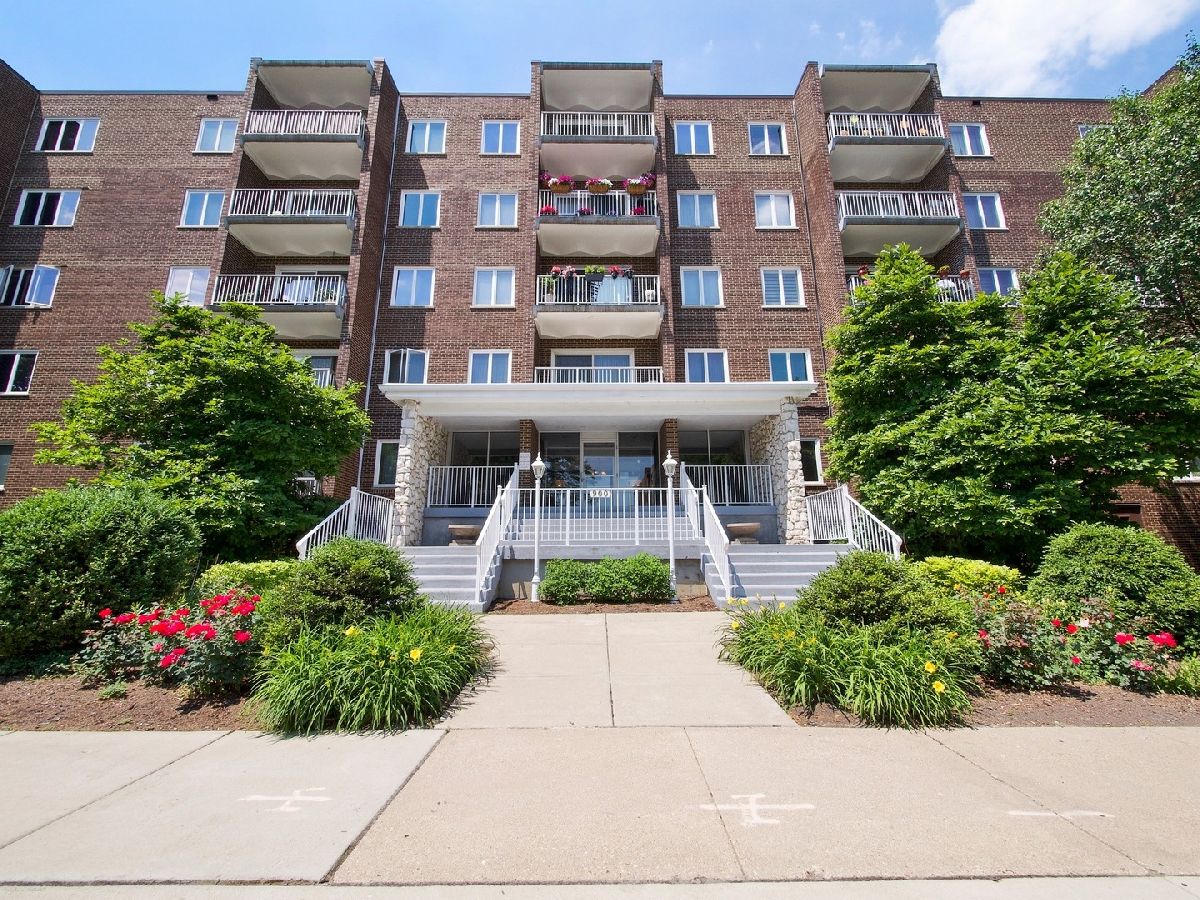 Condominiums & Homes Sold Stratford House Des Plaines Illinois, 900 Center