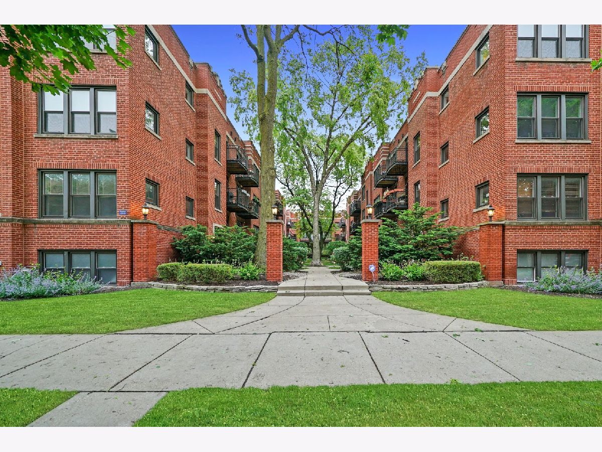 Condominiums Sold Paulina Ridge Court Chicago Illinois, 5921 Paulina