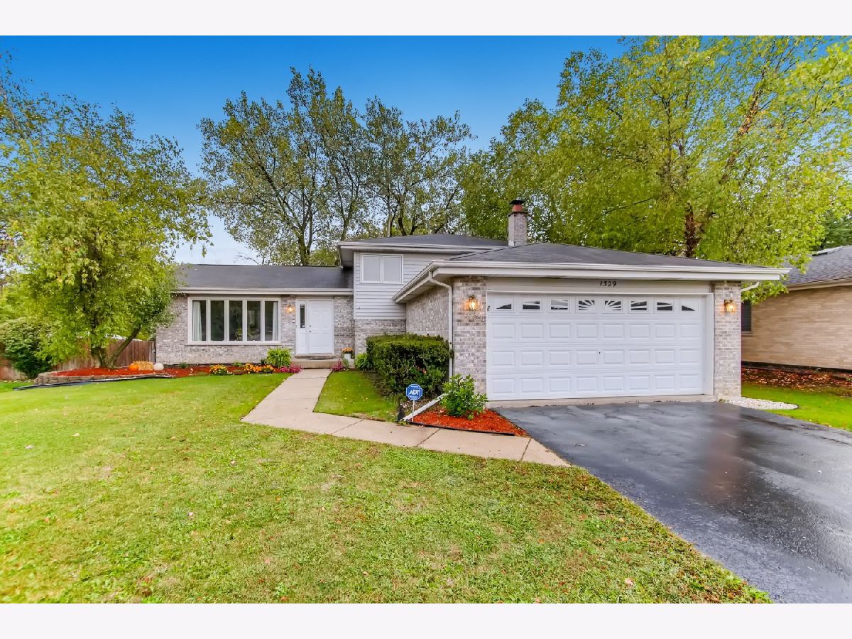 Homes & Townhomes Sold Woodlands Lockport Illinois, 1329 Wellwood