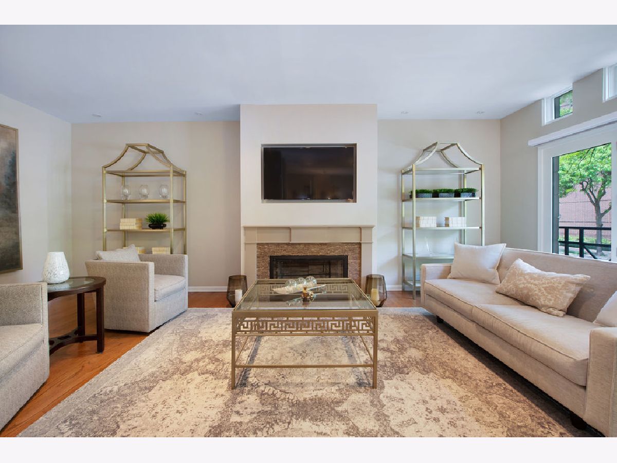 Townhomes Sold Oak Club Condos Chicago Illinois, 950 Clark