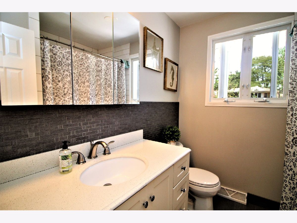 Homes & Condos & Townhomes Sold Brentwood Terrace Bensenville Illinois, 44 Jacquelyn