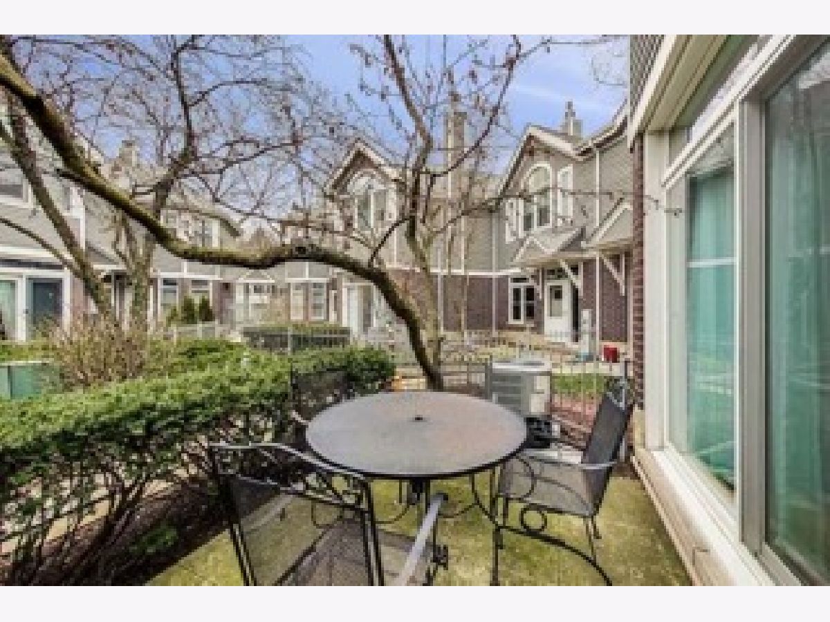 Townhomes Rented Hawthorne Court Chicago Illinois, 3325 Racine