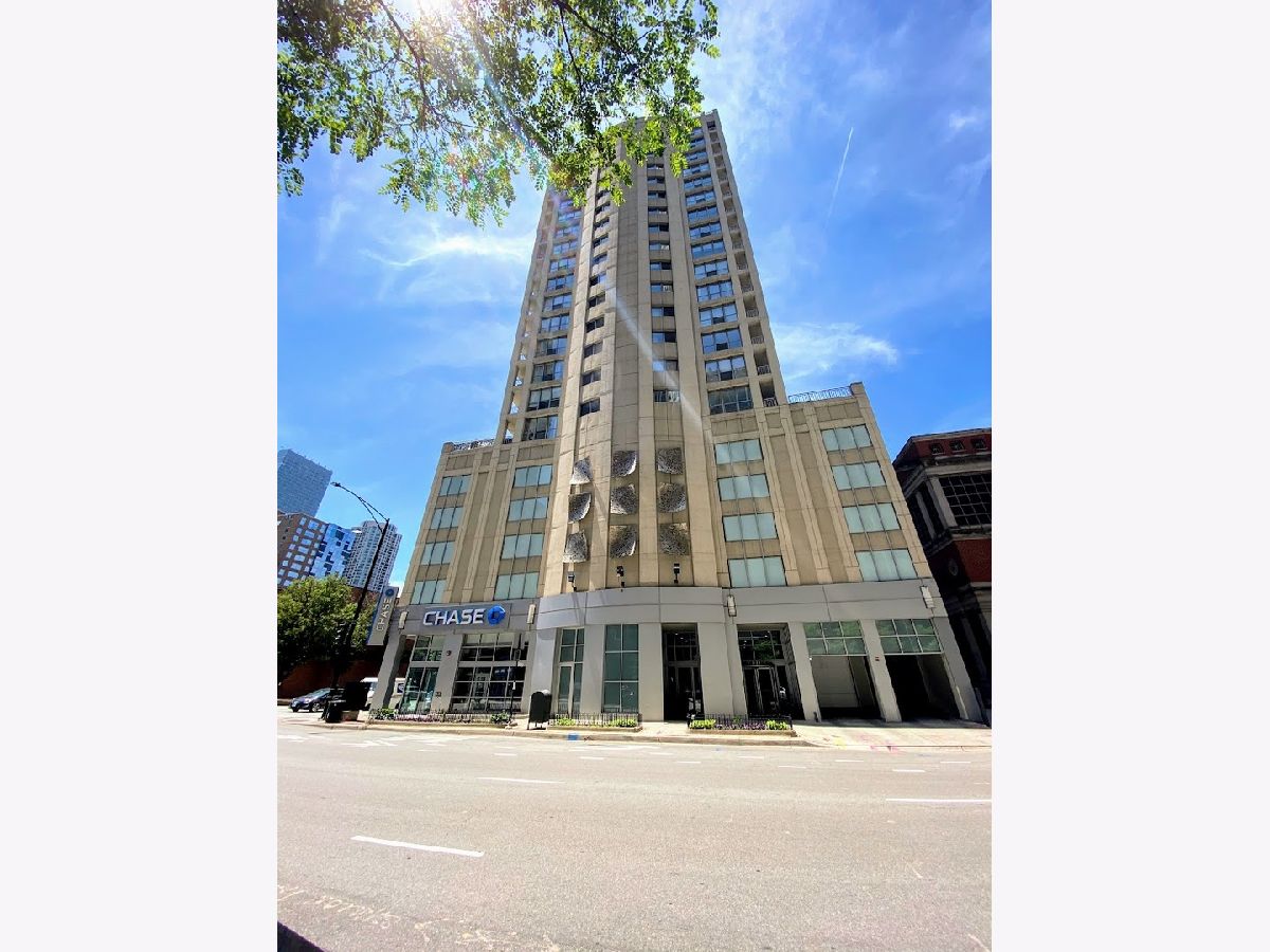 Condominiums Rented Farallon Chicago Illinois, 600 Dearborn