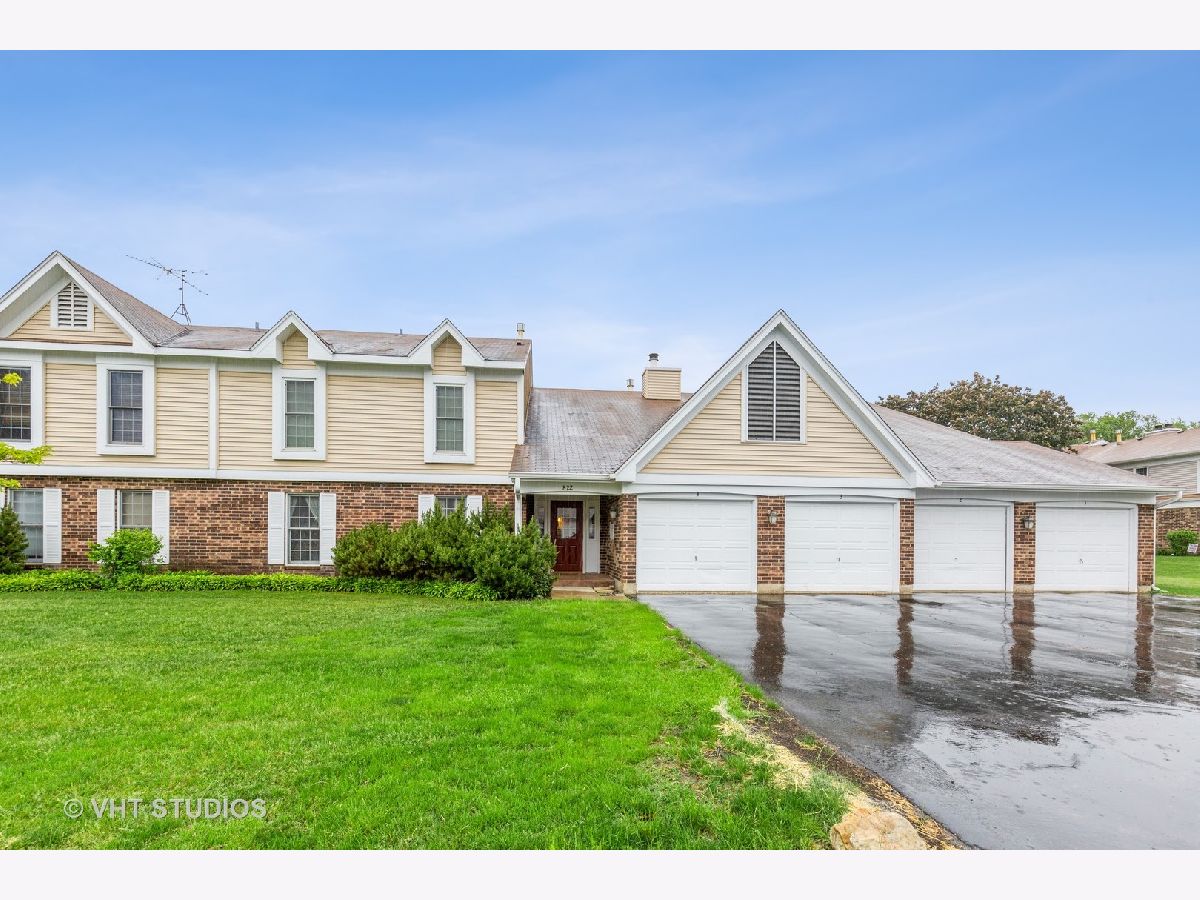 Condominiums Sold Chasefield Crossing Crystal Lake Illinois, 822 Chasefield