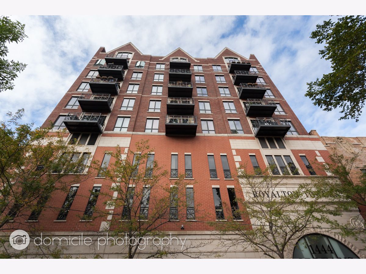 Condominiums Rented Royalton Towers Chicago Illinois, 1444 Orleans