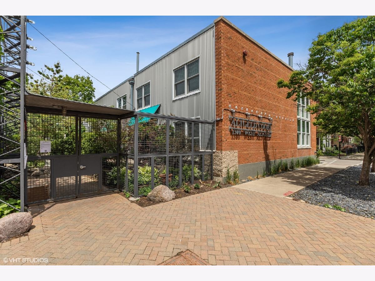 Townhomes & Condos Sold Altgeld Court Condos Chicago Illinois, 1300 Altgeld