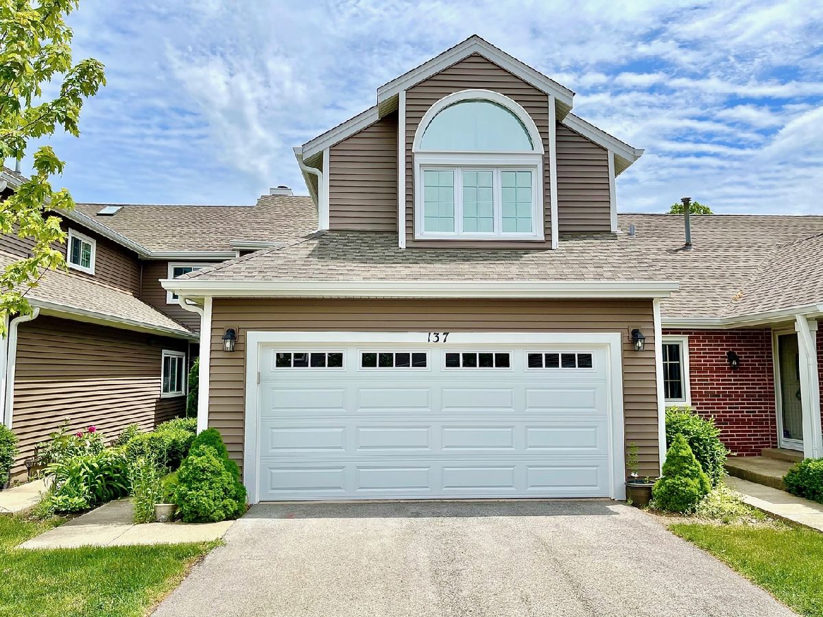 Townhomes Sold Springbrook Villas Bloomingdale Illinois, 137 Lawford