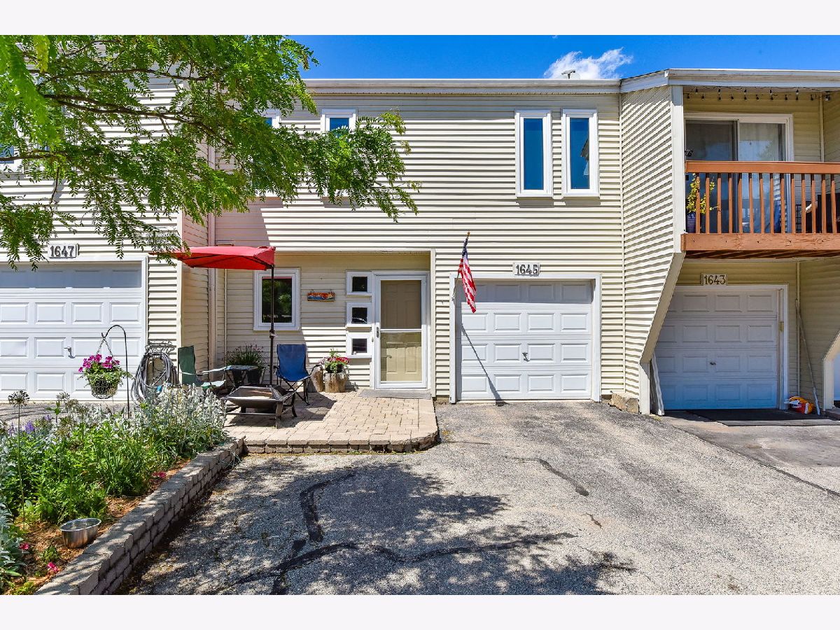 Townhomes & Homes Sold Rivers Edge Naperville Illinois, 1645 Cove